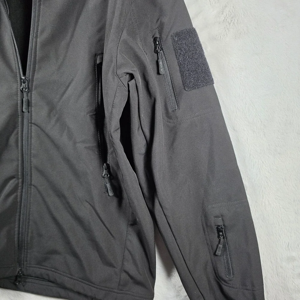 Free Soldier Tactical Softshell Jacket Mens Medium Black‎ Fleece Lined Hooded